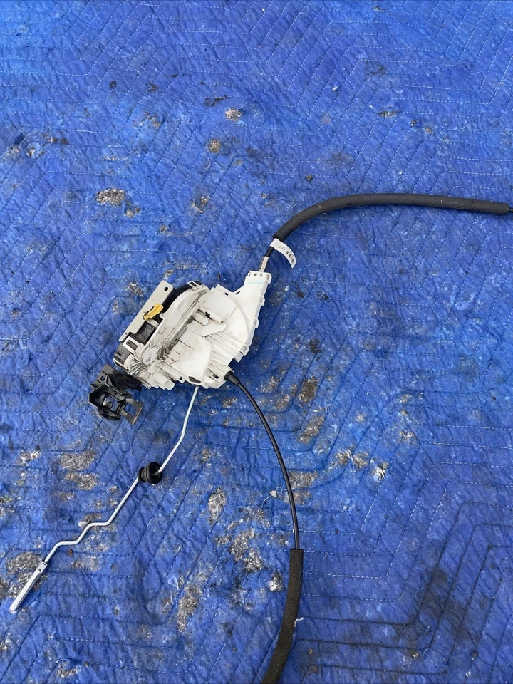 Actuador de cerradura de puerta Chrysler 300 2011-2018 156054581 68058976AC Foto 3 de 3