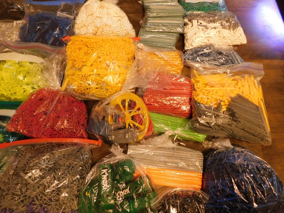 K'nex HUGE BULK lot 30 lbs Sorted Rods Connectors Tracks Motors Parts Lot A - Image 3 of 4