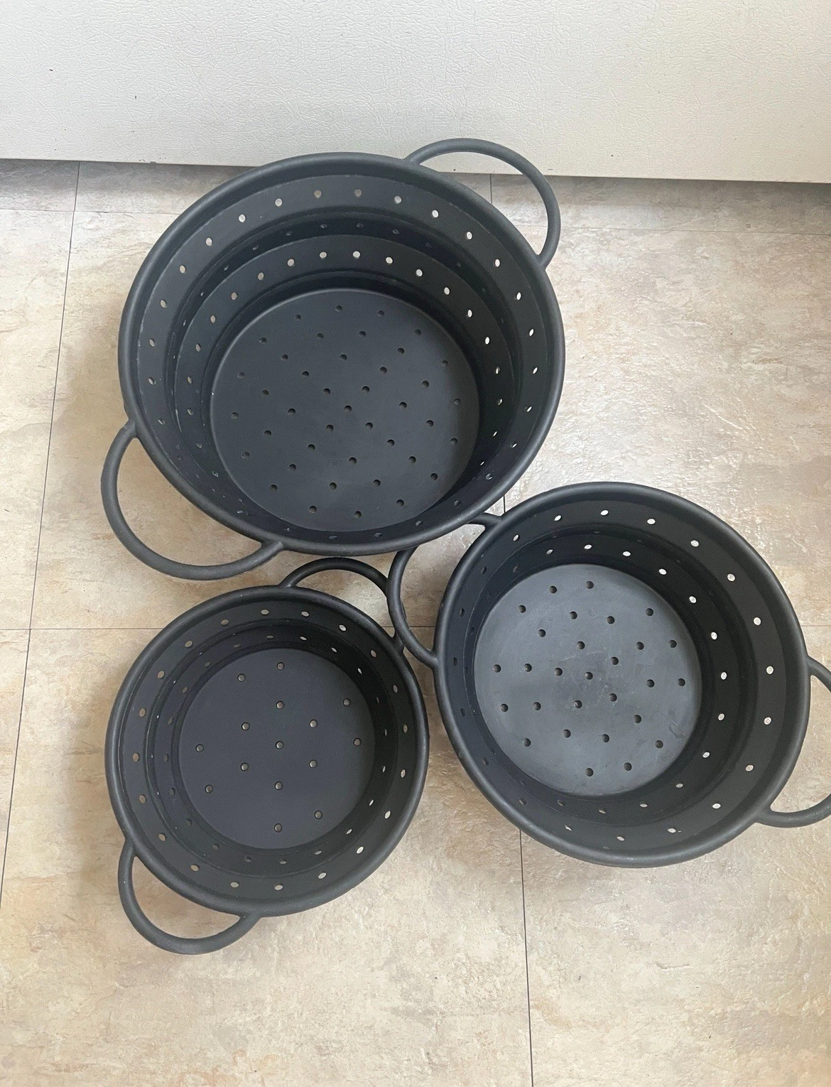 Collapsible Silicone Colander with Handle for Draining Food and Veggies