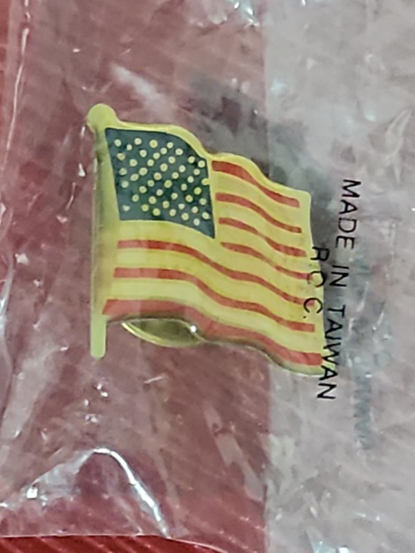 R.O.C. VINTAGE Enamel Lenticular AMERICAN FLAG WAVING. Lapel Hat Tie pin, Sealed