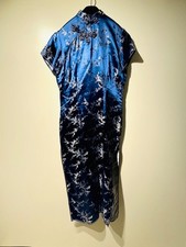 Extravagantes Chinesisches Kleid, royalblau mit Blumenmuster & Mandarinkragen