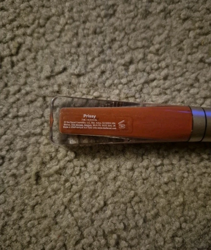 LÁPIZ LABIAL MATE FUNDIDO TOO FACE PRISY DESCATALOGADO Foto 3 de 3