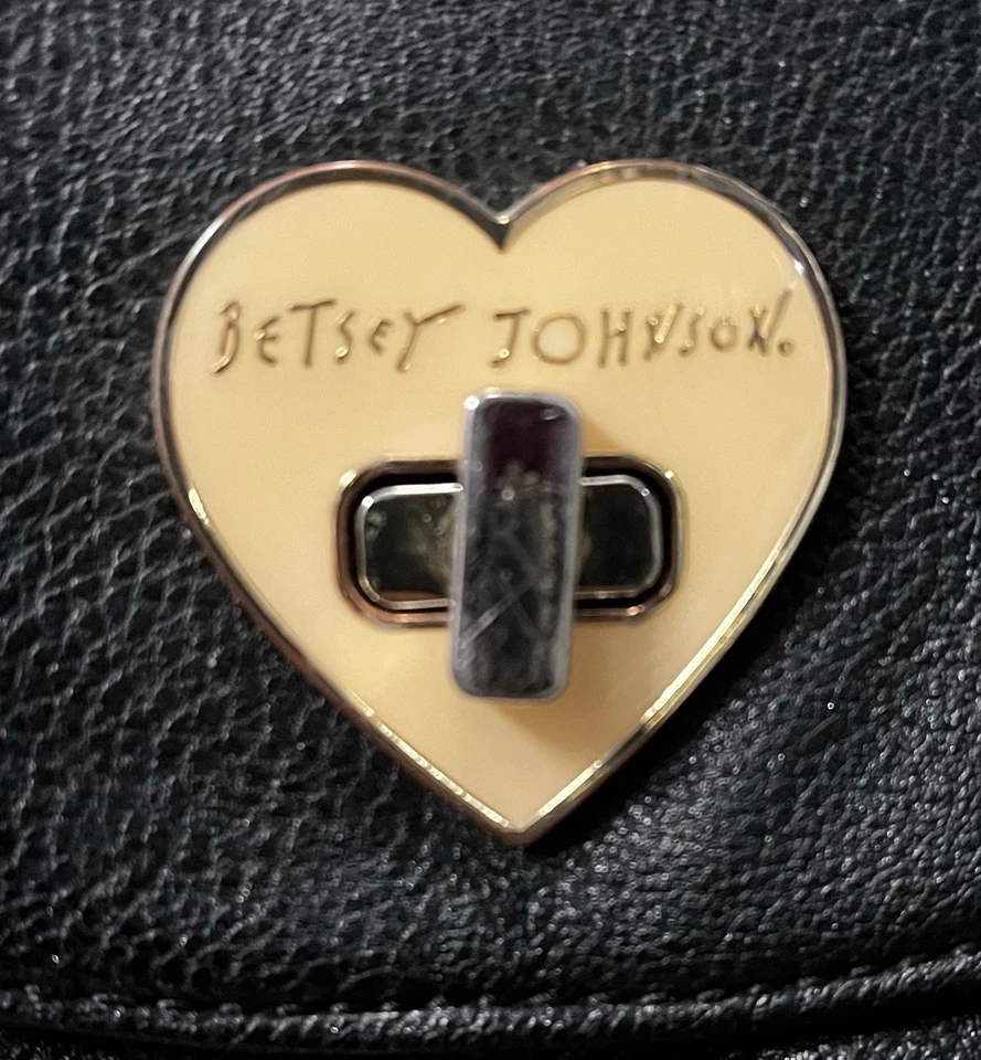 Betsey Johnson Mochila Cartera Bolso de Mano Rubor Rosa y Negro Calavera Repujado Foto 4 de 4