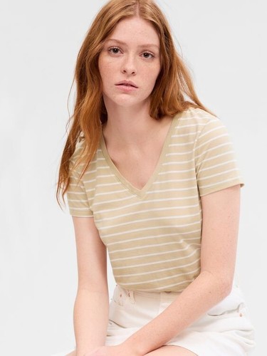 Gap Factory Favorite Crewneck T-Shirt Is a Must-Have