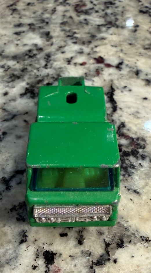 YAT MING SEMI CAB GREEN 1:64 DIECAST 2 5/8" TRUCK MADE HONG KONG 1970's VINTAGE! - Image 3 of 4