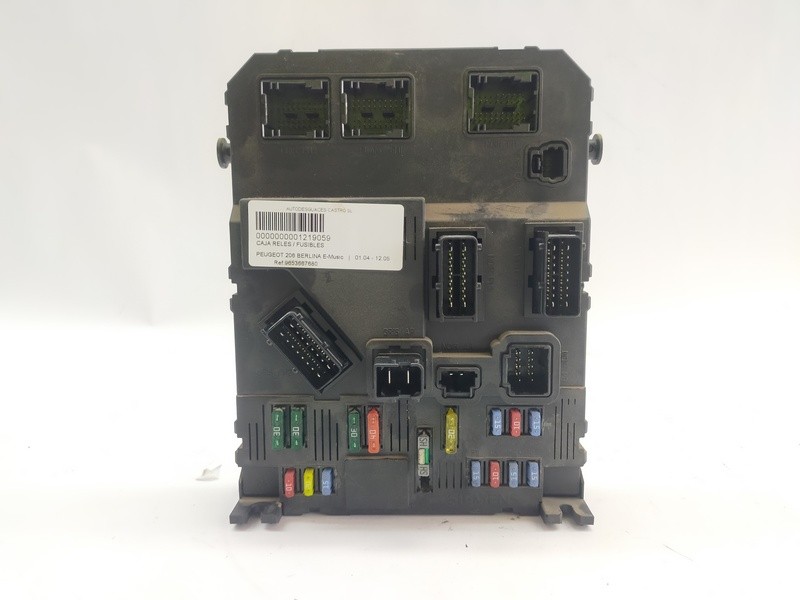 9653667680 fuse relay box Peugeot 206 sedan e-music 2004 1219059
