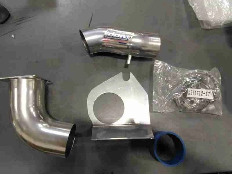 Kit de admisión de aire frío con acabado cromado BBK 1712 para Ford Mustang y Cobra 1994-95 5,0 L Foto 2 de 4