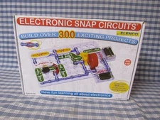 Elenco Snap Circuits SC300 Electronics Kit (New Open Box) FAST FREE SHIPPING.