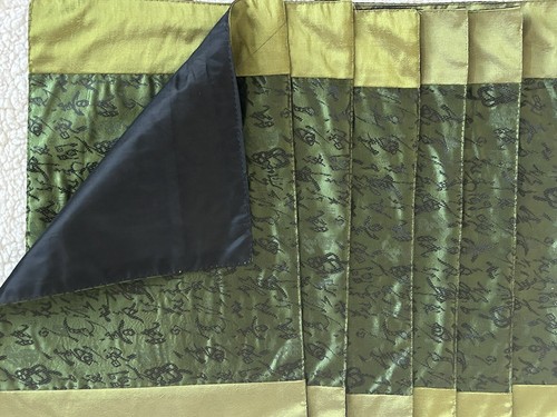 Oriental Design Silk 6 Green Placemats with 6 sets of Chopsticks - Picture 4 of 5