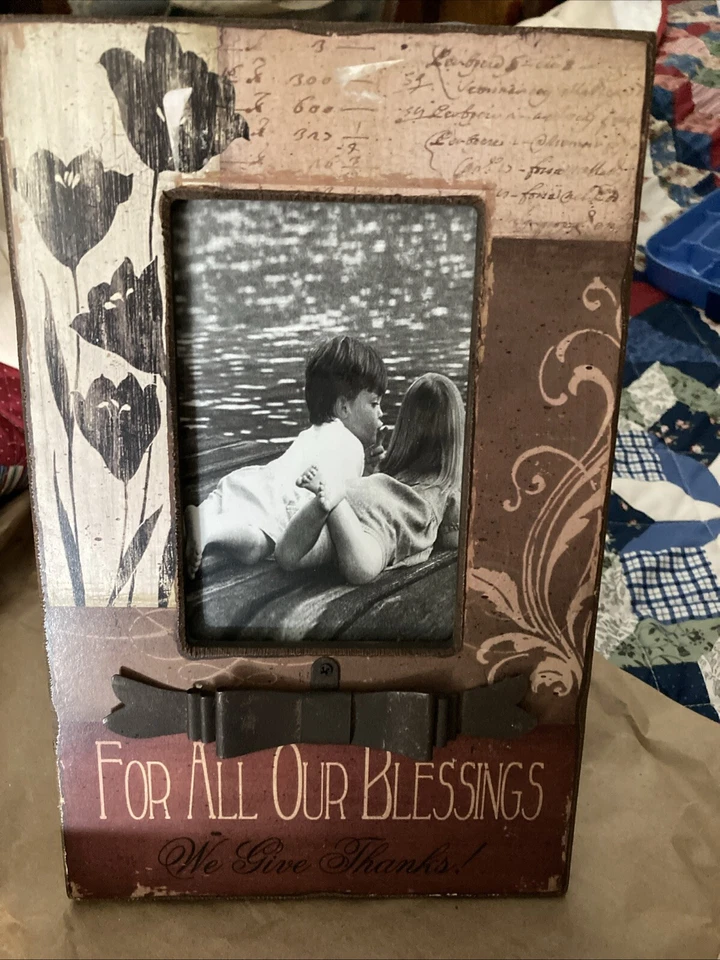 Marco de fotos 11x9 para foto 4x6 “Por todas nuestras bendiciones, damos gracias” Foto 3 de 3