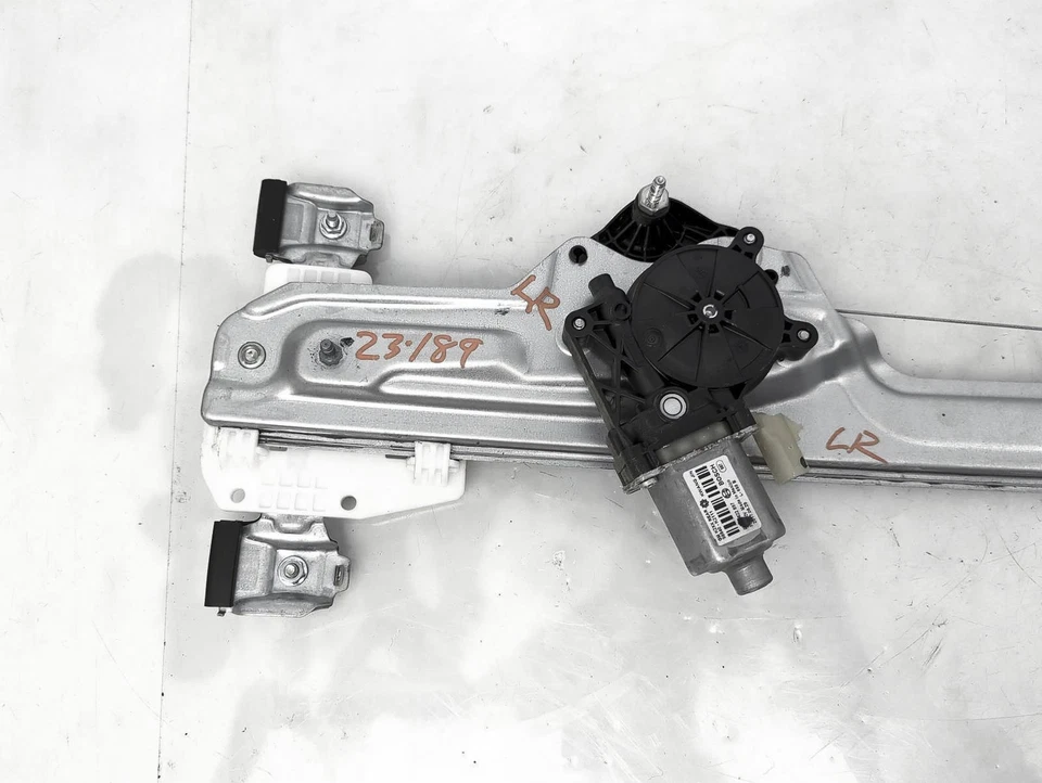 Chevrolet Silverado 1500 2014-2019 regulador de ventana eléctrica del conductor trasero y motor Foto 2 de 4