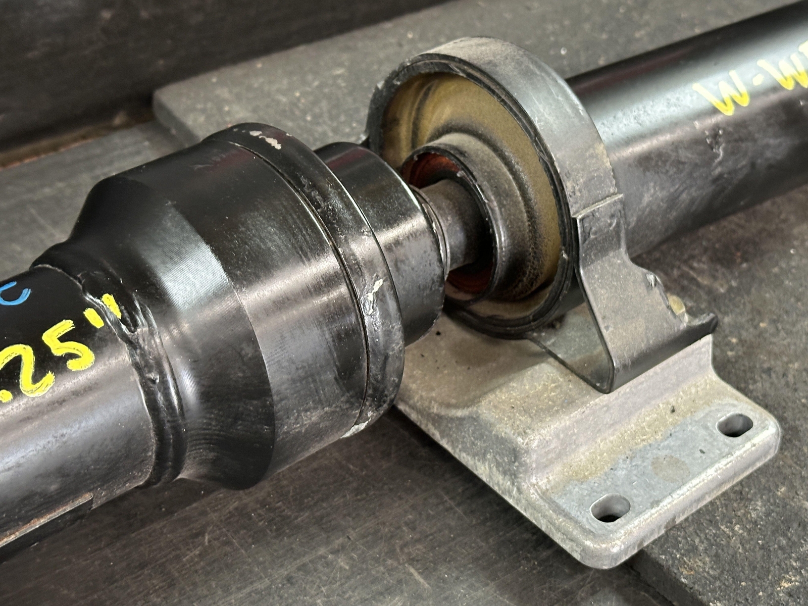 09-18 MASERATI GRANTURISMO 4.7 AT RWD REAR DRIVE SHAFT 18K W-WF:20.0 W-WR:17.25