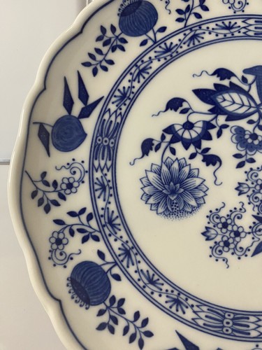 Lorenz Hutschenreuther Blue Onion Scallop Rim Salad Plate 7 3/4 ins - Picture 3 of 5