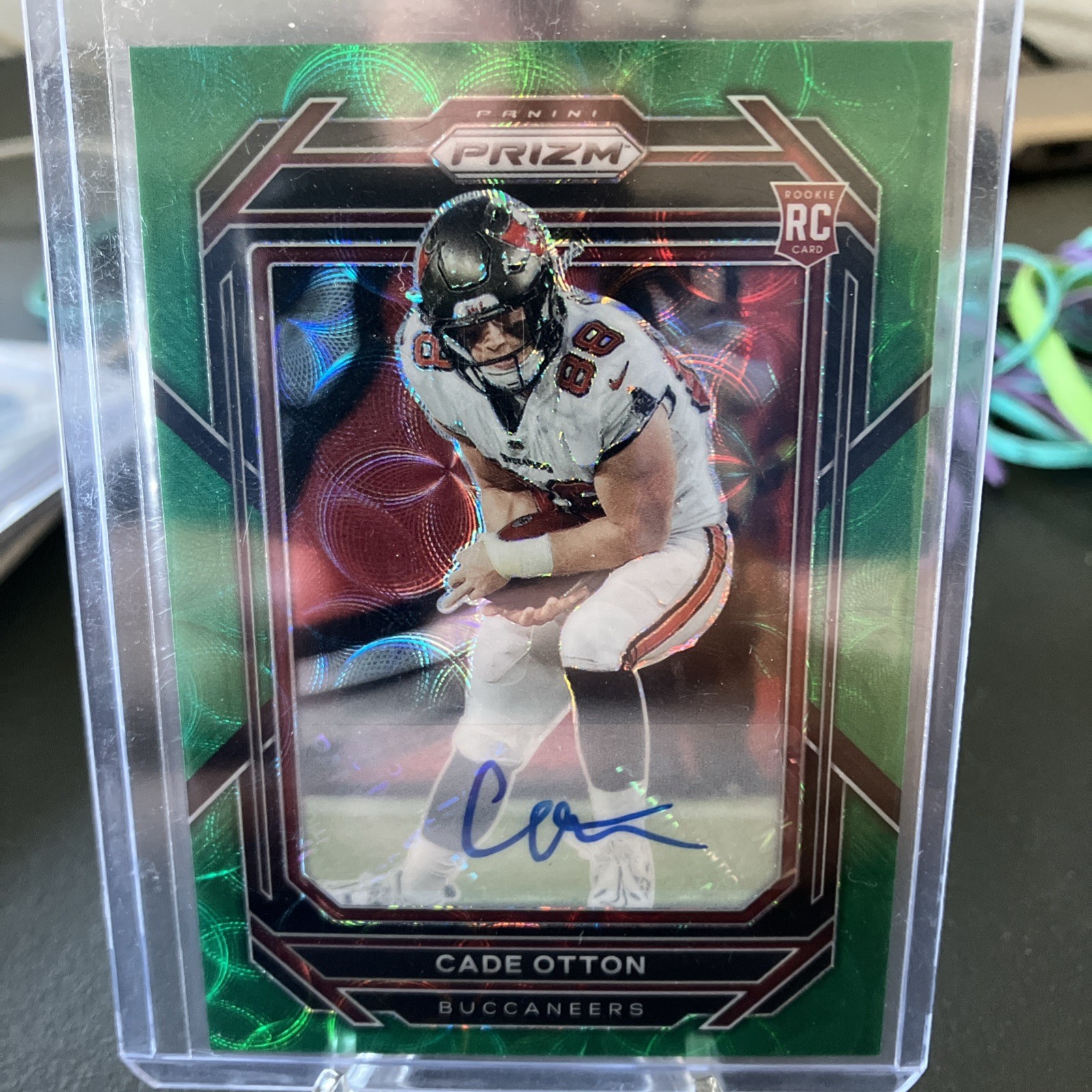 2022 Panini Prizm - Rookies Cade Otton #362 Green Scope Prizm Auto /75