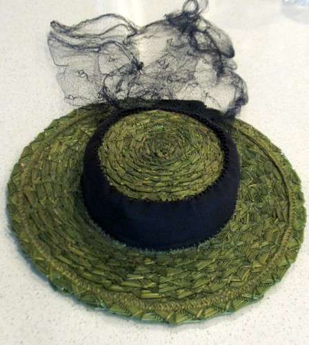 Vtg Ladies or Childs Green Flat Style Straw Hat Small With Ribbons & Netting