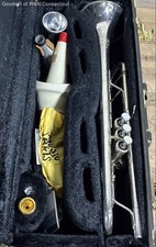 Yamaha YTR-8335 Custom Xeno Bb Trumpet Silver Plated with Case and Mutes
