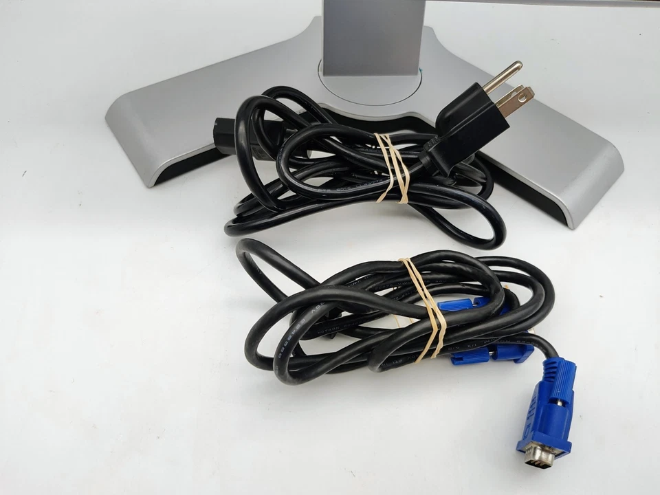 Dell 1907FPt 19" LCD Monitor 1280x1024 VGA DVI 4:3 Screen Flat w Stand WORKS  - Image 3 of 4