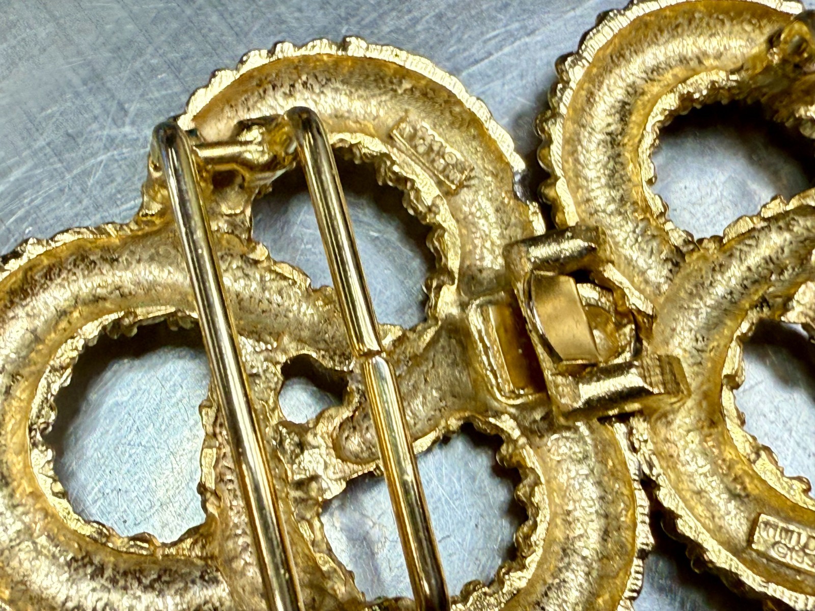 Knotted Rope Textured Interlocking Two Piece  Gol… - image 8