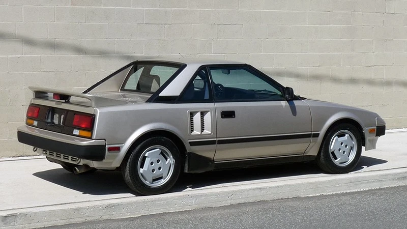 1985 Toyota MR2 Is a Mid-Engine Roadster with Hip 1980s Vibe