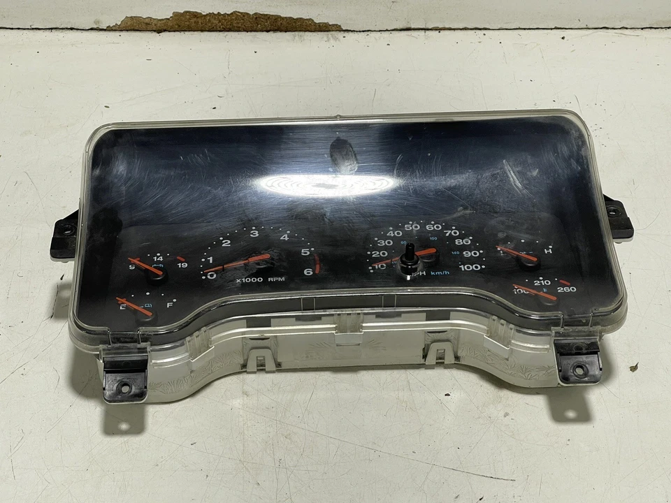 Grupo medidor velocímetro Jeep TJ Wrangler 140K 56047016AE 03-06 CC 4E Foto 3 de 4