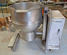 Groen DEE/4-40 ~  Electric Steam Kettle, 2/3 Jacketed,  Manual Tilt, 40 gal.