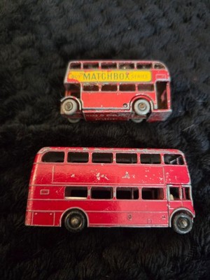 Vintage Lesney Matchbox Red Double Decker Bus plus 1 Lesney No5 in OK Zustand.