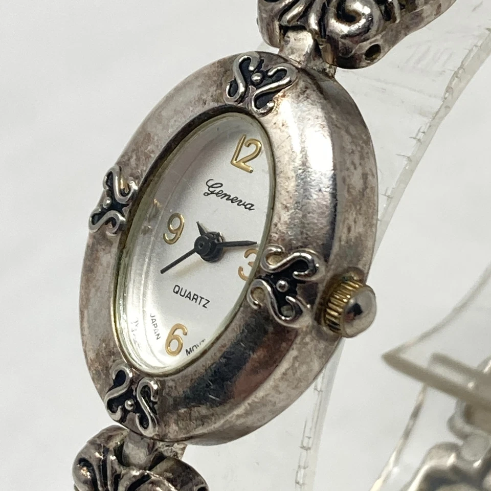 Reloj Geneva Vintage Mujer 19mm Tono Plata Pátina Ovalado Cierre Palanca Batería Nueva Foto 4 de 4