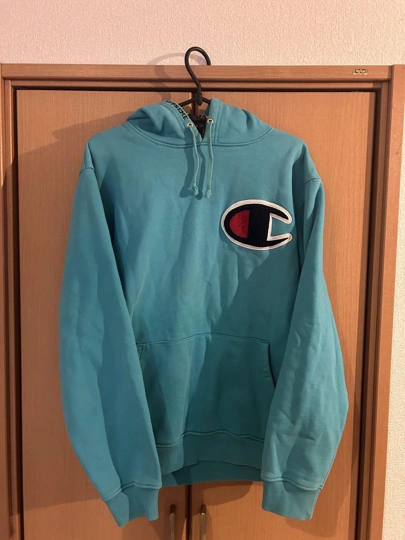 Sweat à capuche homme Supreme M Champion collaboration bleu turquoise iconique streetwear