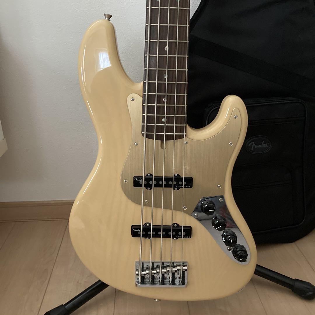 Deluxe Jazz Bass® V, Kazuki Arai Edition Deluxe Jazz Bass® V, Kazuki Arai Edition – Fender