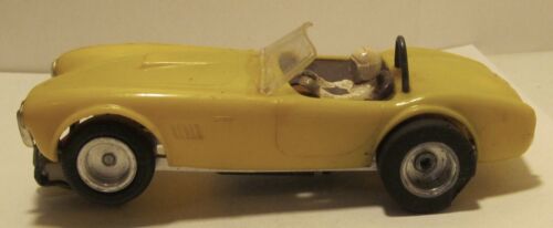 Revell 1/32 AC Cobra Yellow 1960s Slot Car with Aluminum Chassis - Picture 1 of 7