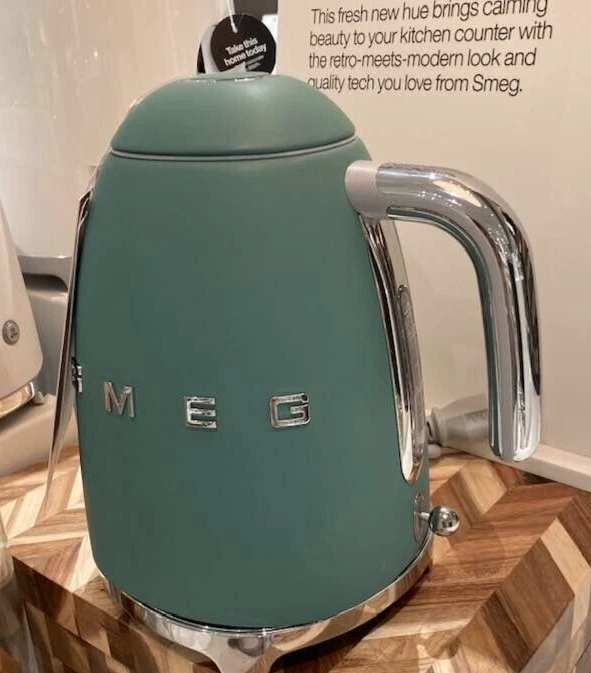 Smeg Matte Jade Green Electric Tea Kettle + Reviews, Crate & Barrel in  2023