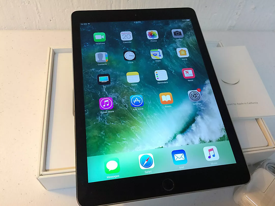 Apple iPad Air 2 64GB Wi-Fi 9.7in Space Gray Excellent Condition