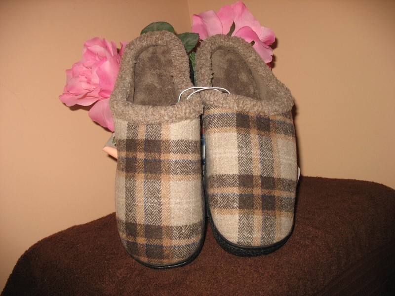 ISOTONER MEMORY  FOAM MEN'S SLIPPERS SZ 9.5-10.5