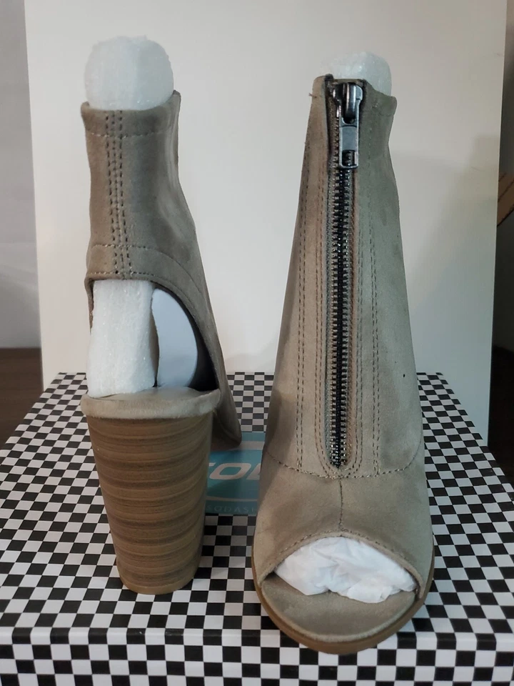 SODA Open Toe Wedge Booties Heel Beige Soft Suede Front Zip Women's Size 5.5 - Image 4 of 4