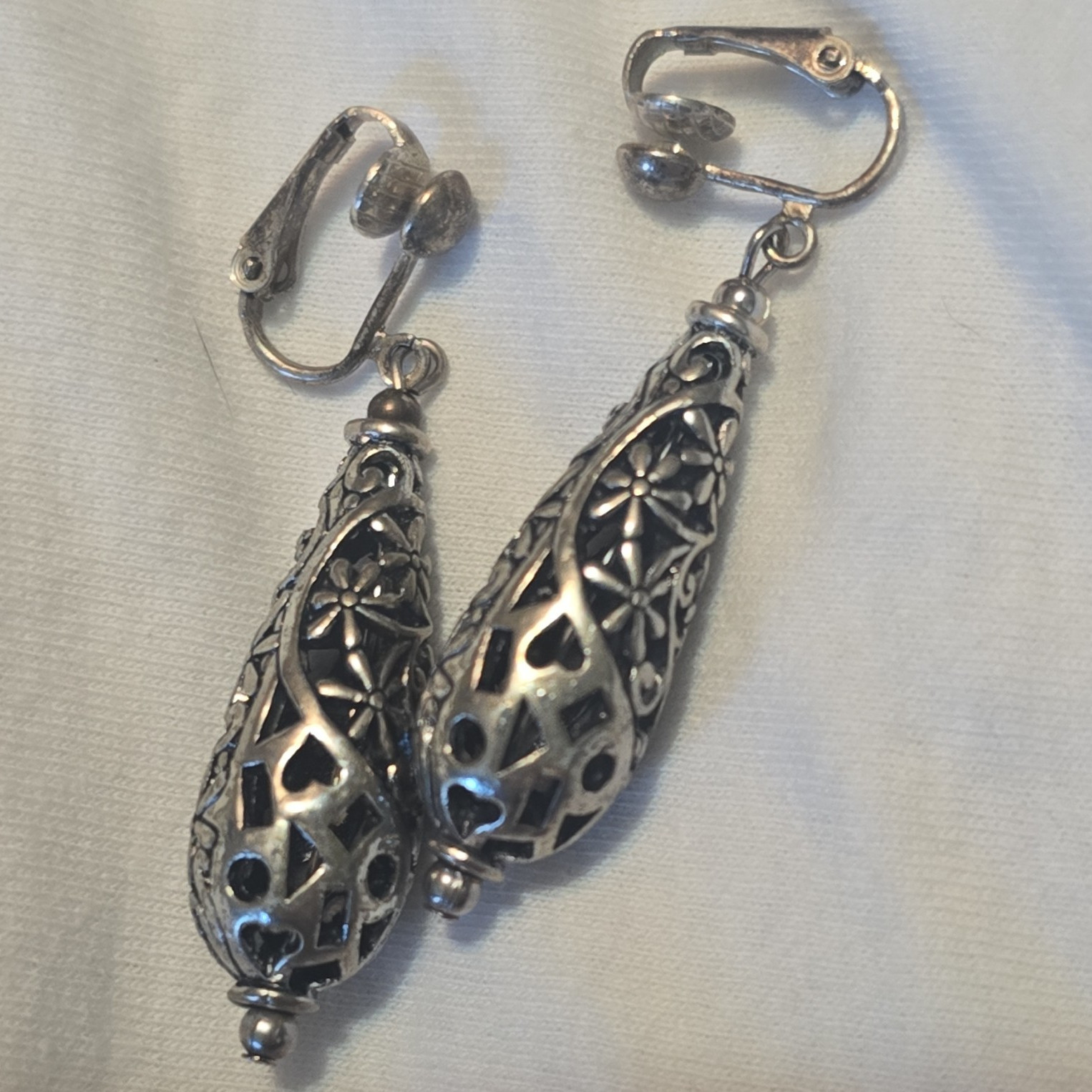 Silver Tone Metal Filigree Teardrop Clip-On Dangle/Drop Earrings No Stone