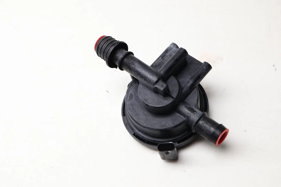 AUDI A4 2017-2024 - Bomba de detección de fugas / LDP 5Q0906253B Foto 3 de 4