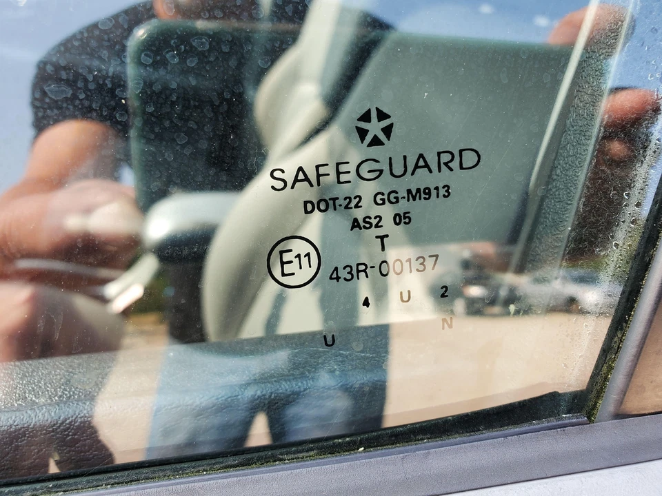 Puerta delantera derecha vidrio/ventana (tinte AS2) 2000-2005 Dodge Neon Foto 2 de 4