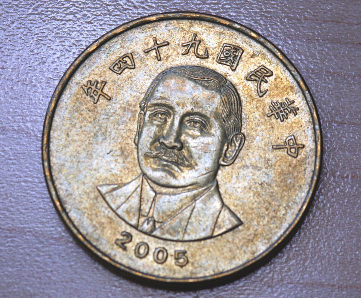 2005 Taiwan 50 Yuan / New Dollars