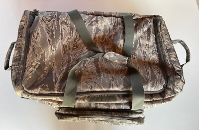 EUC AUTHENTIC MILITARY X-LARGE DESERT STORM DIGITAL CAMO DUFFLE