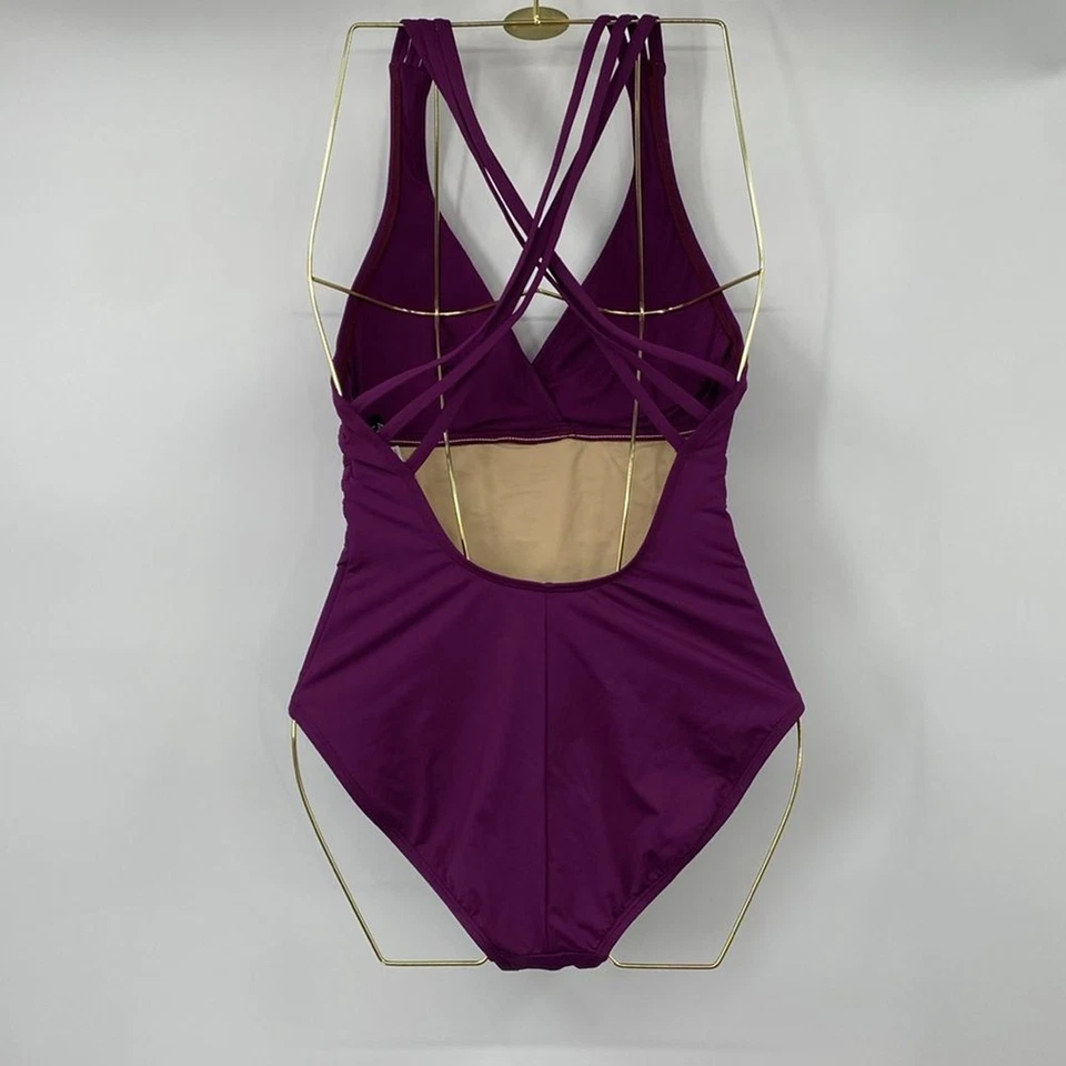 Traje de baño La Blanca de una pieza para mujer talla 10 púrpura entrecruzado cuello en V acolchado Foto 3 de 4