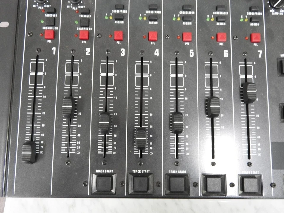 Behringer Pro Mixer DX2000USB 7-channel DJ Analog Mixer  Black Audio Japan Used - Image 4 of 4