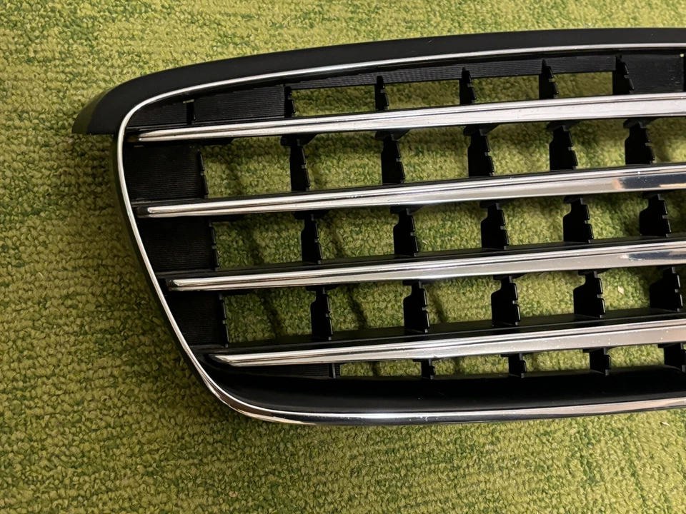 Infiniti Genuine Q45 Nissan Cima F50 2001-2004 Front Chrome Grille OEM JDM Foto 2 de 4