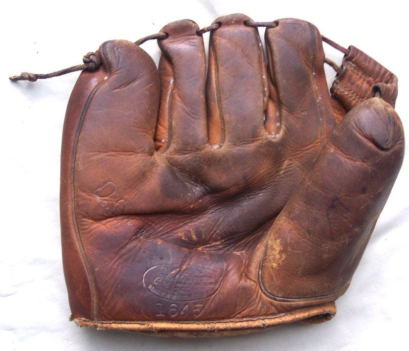 1950's Baseball Glove / DON MUELLER Model / J.C Higgins Manufacturer / Very Good