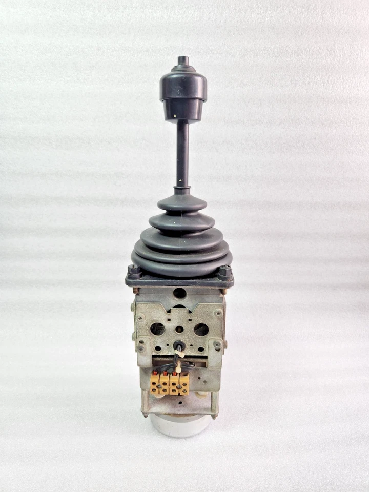 LIEBHERR-WERK 606201914 CRANE JOYSTICK CONTROLLER V64.1D-02ZP [FAST SHIPPING] - Image 3 of 4
