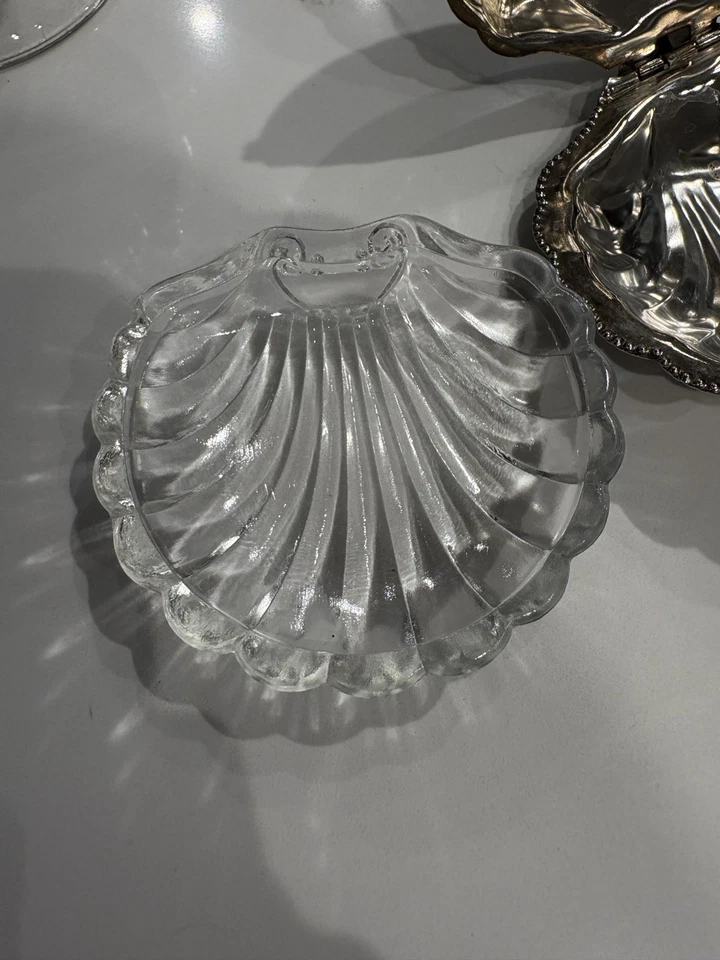 Plato de concha plateado vintage - diseño de almeja con bisagras - con inserto de vidrio Foto 4 de 4