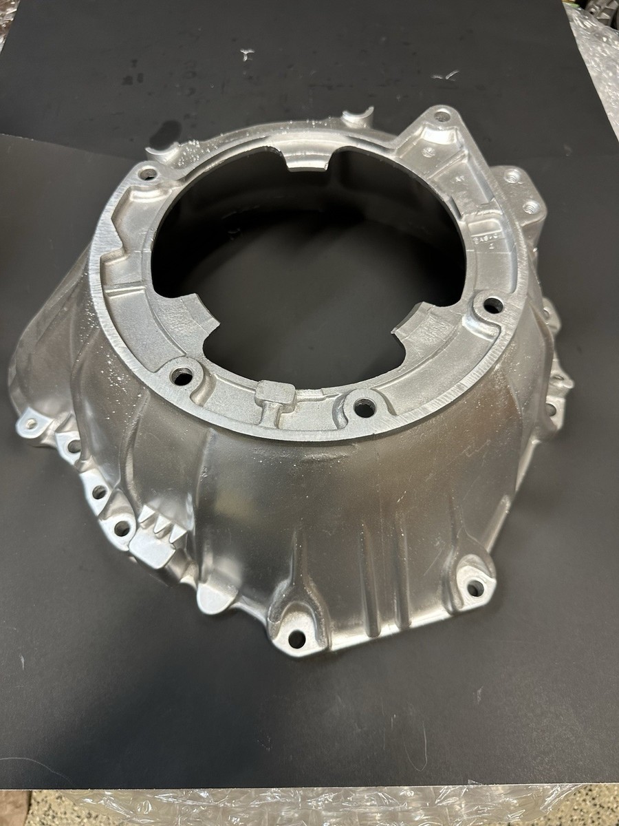 化石　F-5 C4 TRANS BELLHOUSING CAST D6AP-7976-AA 302L V8 5.0L,1975-77,5-1/4