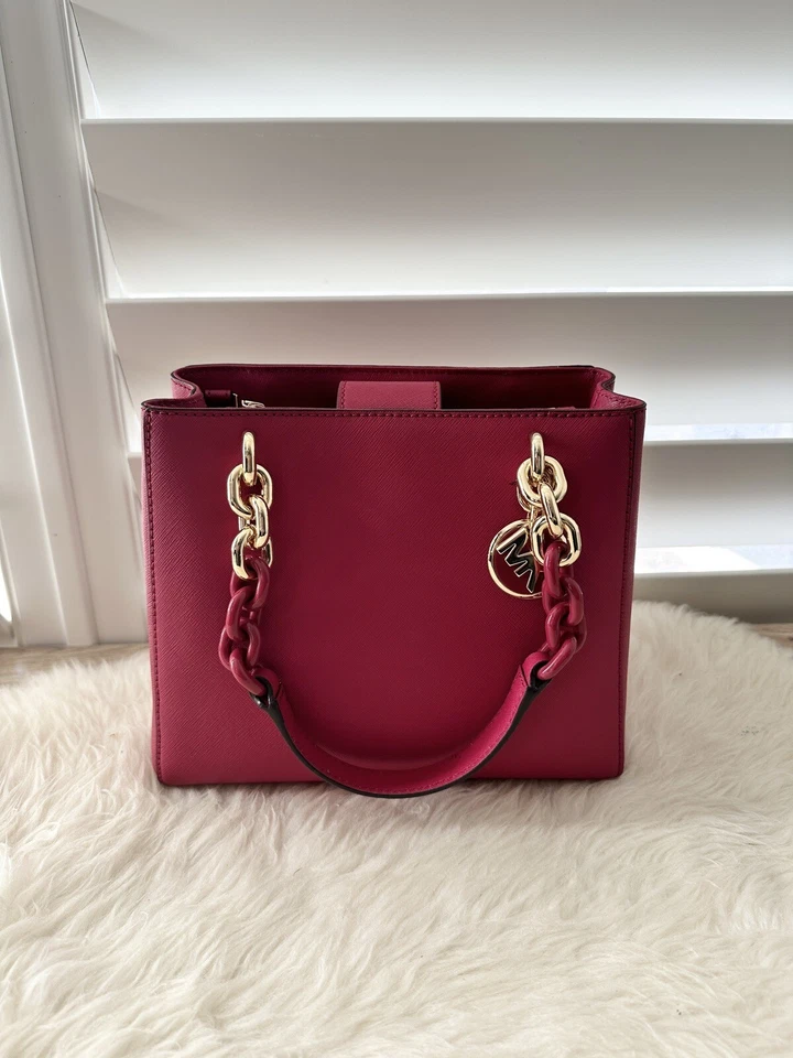 NUEVO CON ETIQUETAS MICHAEL KORS Cynthia Bolso de Mano Pequeño de Cuero Saffiano Rosa Arándano Foto 3 de 4