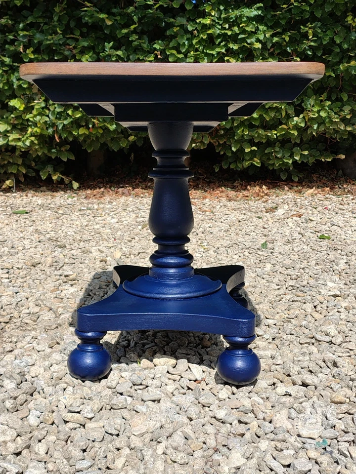 ANTIQUE EDWARDIAN SOLID MAHOGANY COMPACT SIDE/OCCASIONAL TABLE IN PLIMSOLL BLUE  - Image 4 of 4