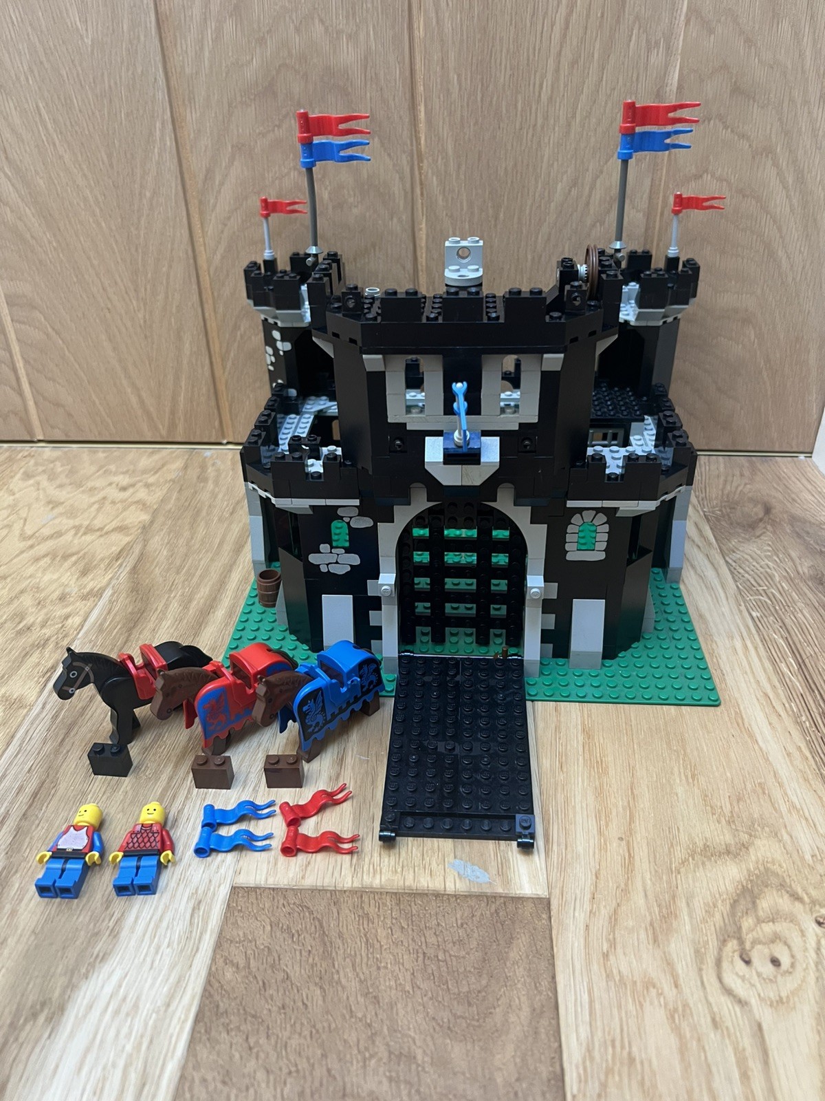 LEGO Castle Black Monarch's Castle 1988 Vintage Building Set 6085