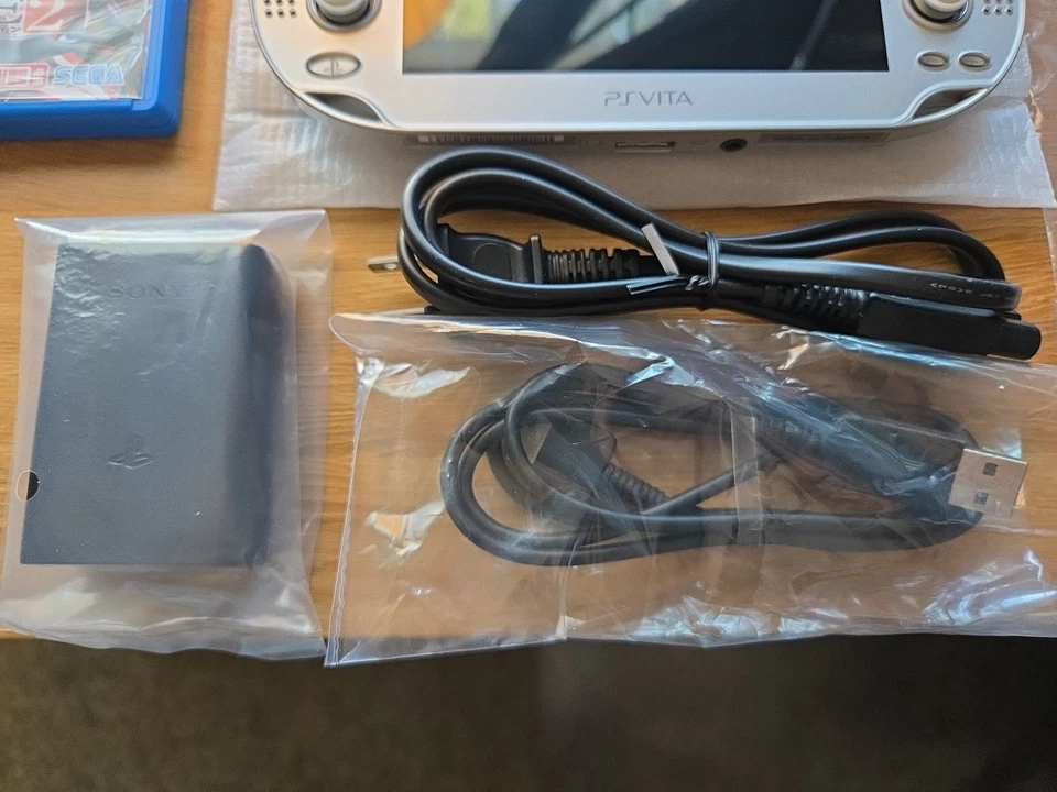 PlayStation PS Vita Wi-Fi Model Ice Silver Rare pch-1000 EXCELLENT COND. SELLER - Image 3 of 4